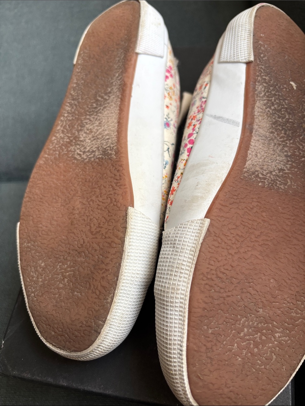 Old Navy Cream Canvas Floral Lace-Up Sneakers - Picture 3 of 5